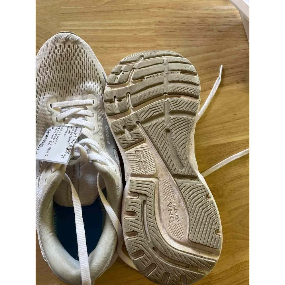 Women's Shoe Size 9 Brooks Running Shoes